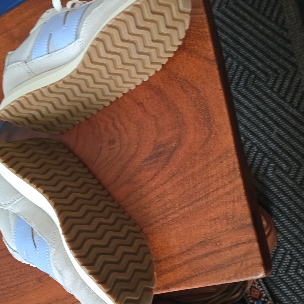 New Balance Women's Sneakers in White and Light Blue - Picture 3 of 4